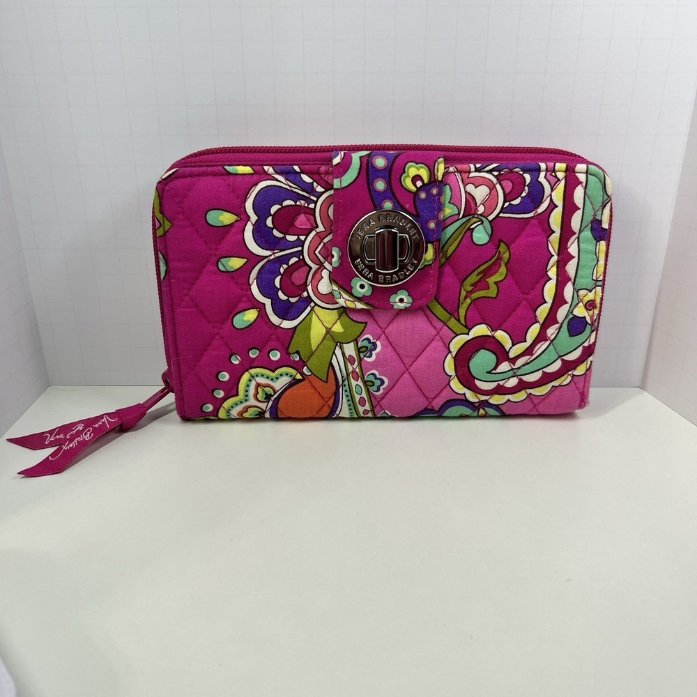 Vera Bradley Quilted Zip Around Wallet Pink Paisley Floral Turn Lock Pink Swirls